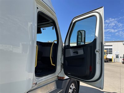 2022 Freightliner CASCADIA 126