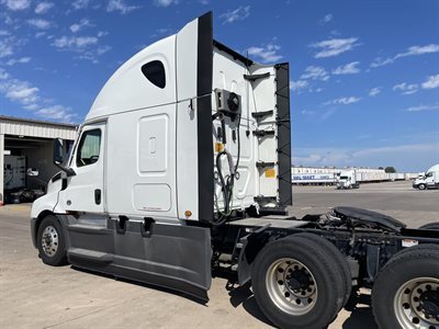 2022 Freightliner CASCADIA 126