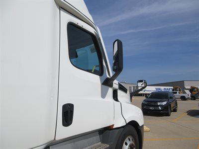 2022 Freightliner CASCADIA 126