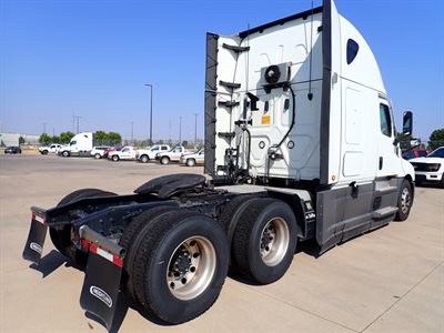 2022 Freightliner Cascadia