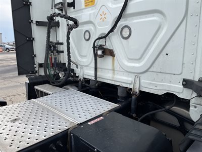 2022 Freightliner CASCADIA 126