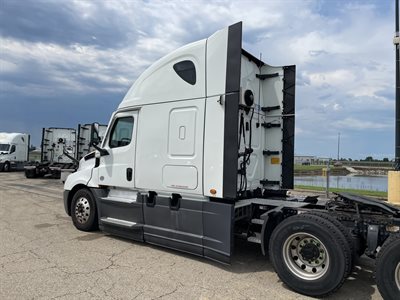 2022 Freightliner CASCADIA 126