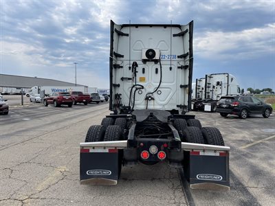 2022 Freightliner CASCADIA 126