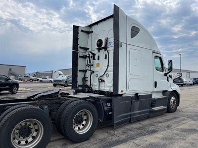 2022 Freightliner CASCADIA 126