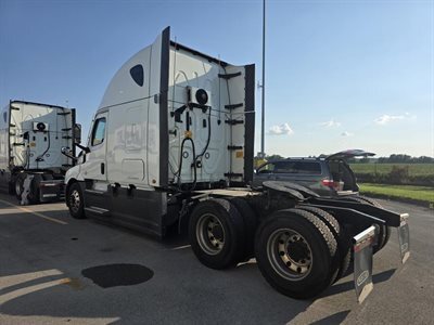 2022 Freightliner CASCADIA 126