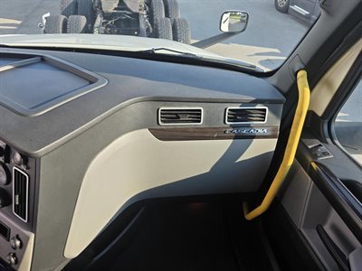 2022 Freightliner CASCADIA 126