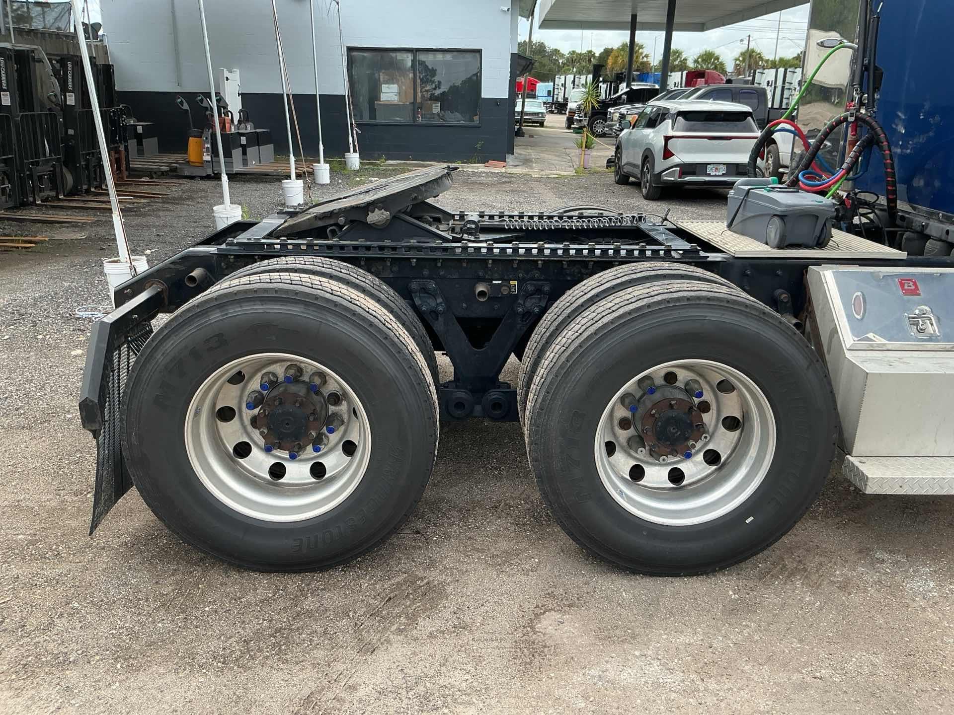 2023 Kenworth T680