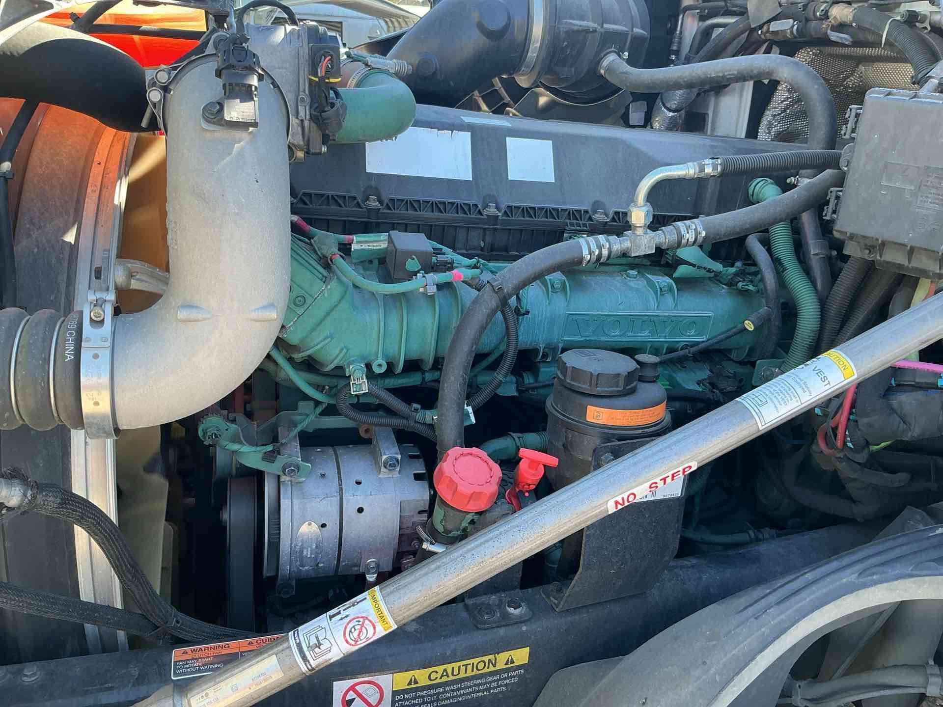 2020 Volvo VNL64T630