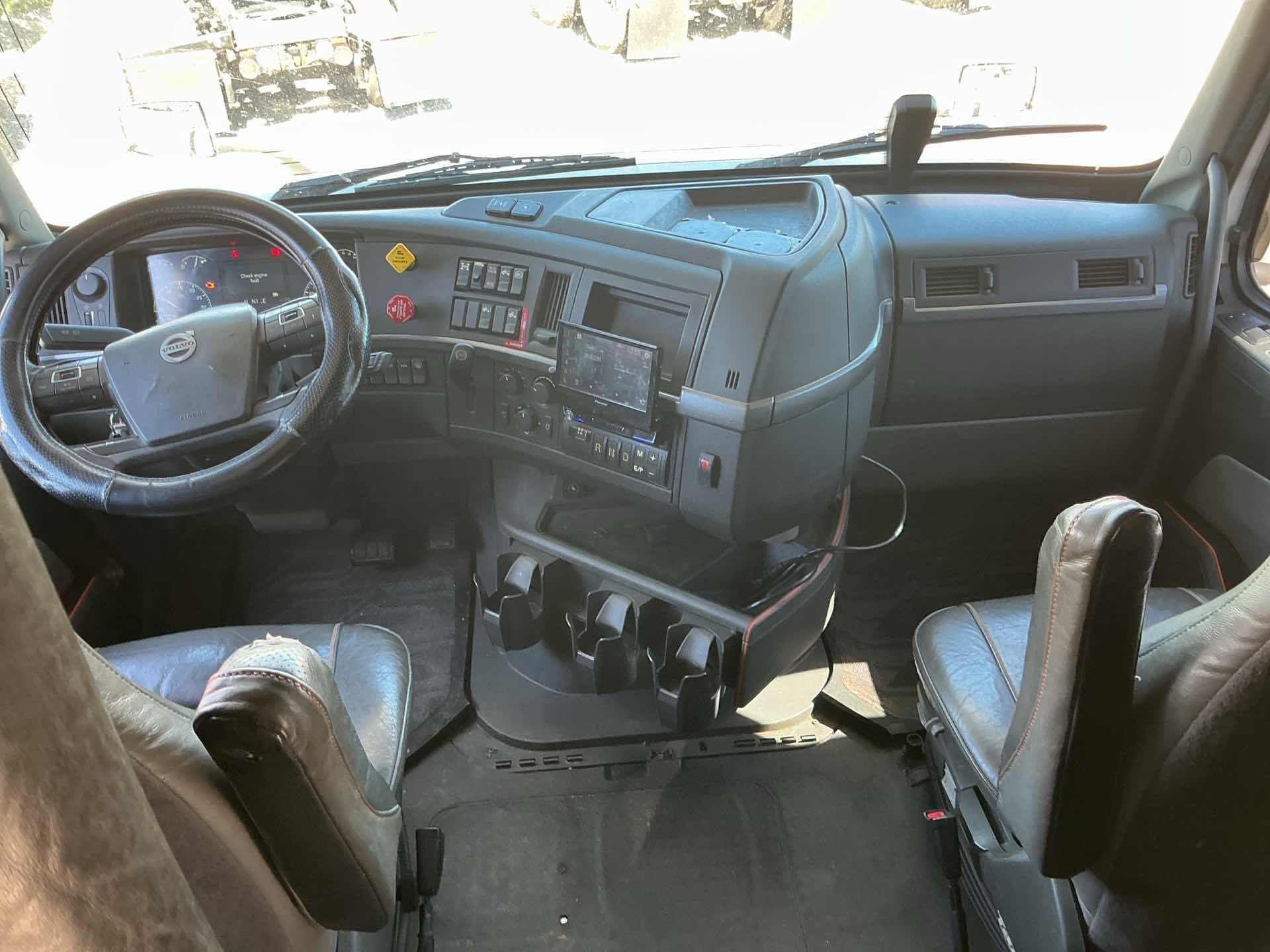 2020 Volvo VNL64T630