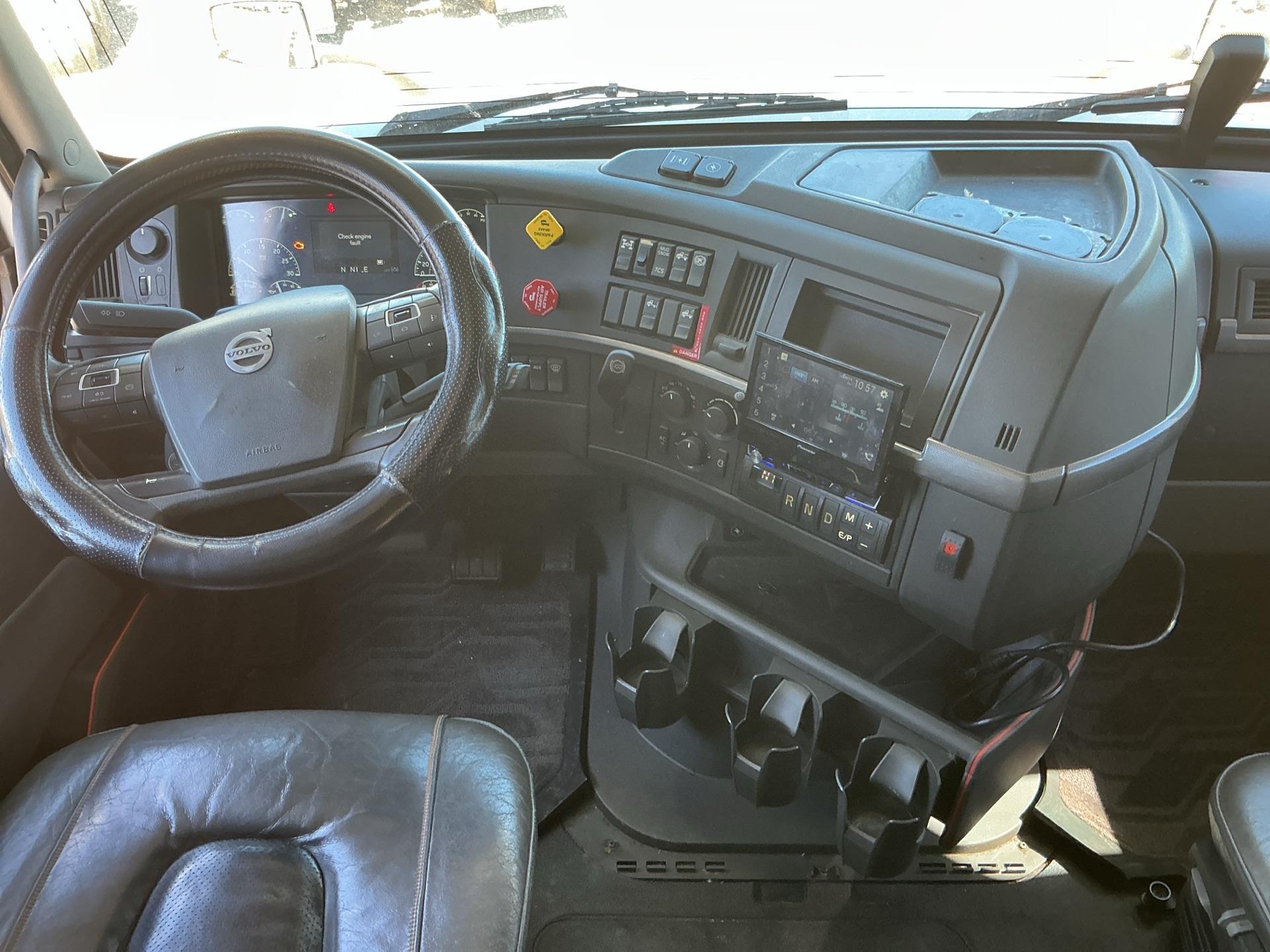 2020 Volvo VNL64T630