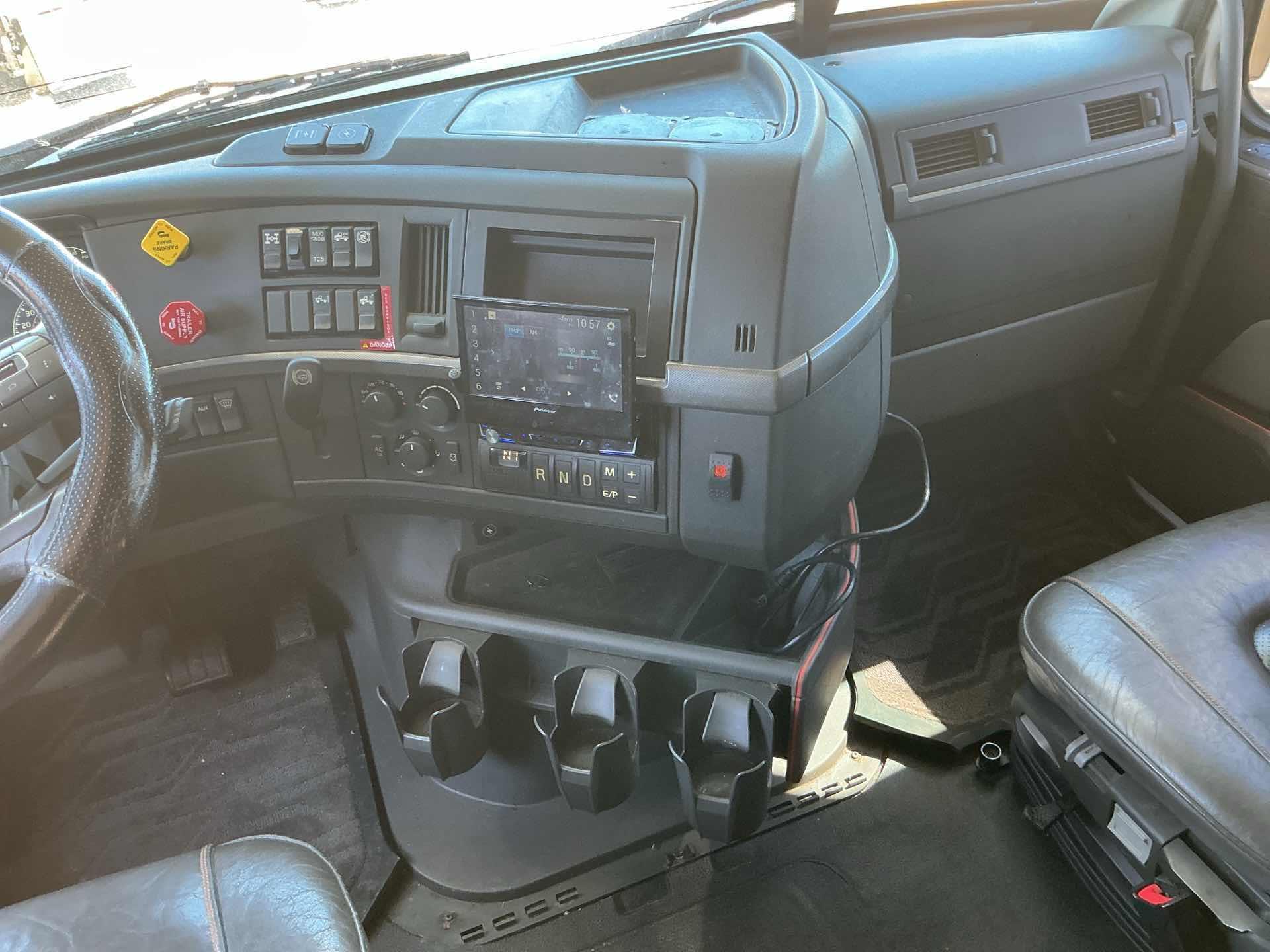 2020 Volvo VNL64T630