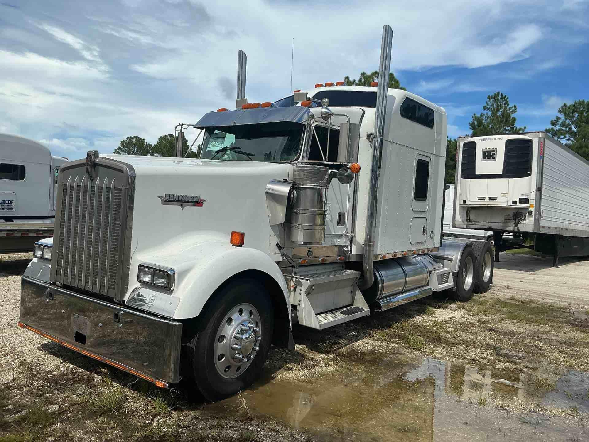 2002 Kenworth W900L