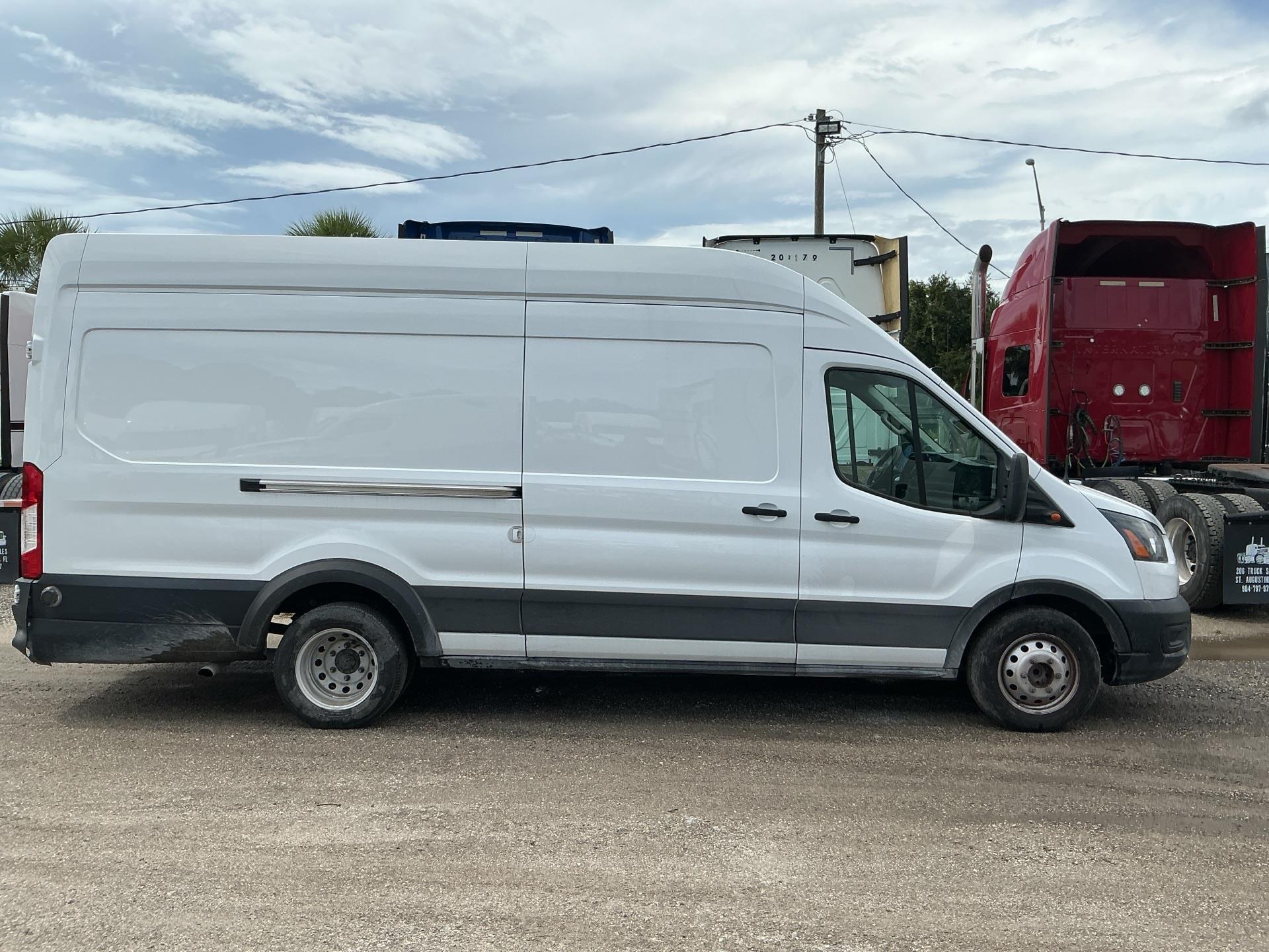 2022 Ford TRANSIT