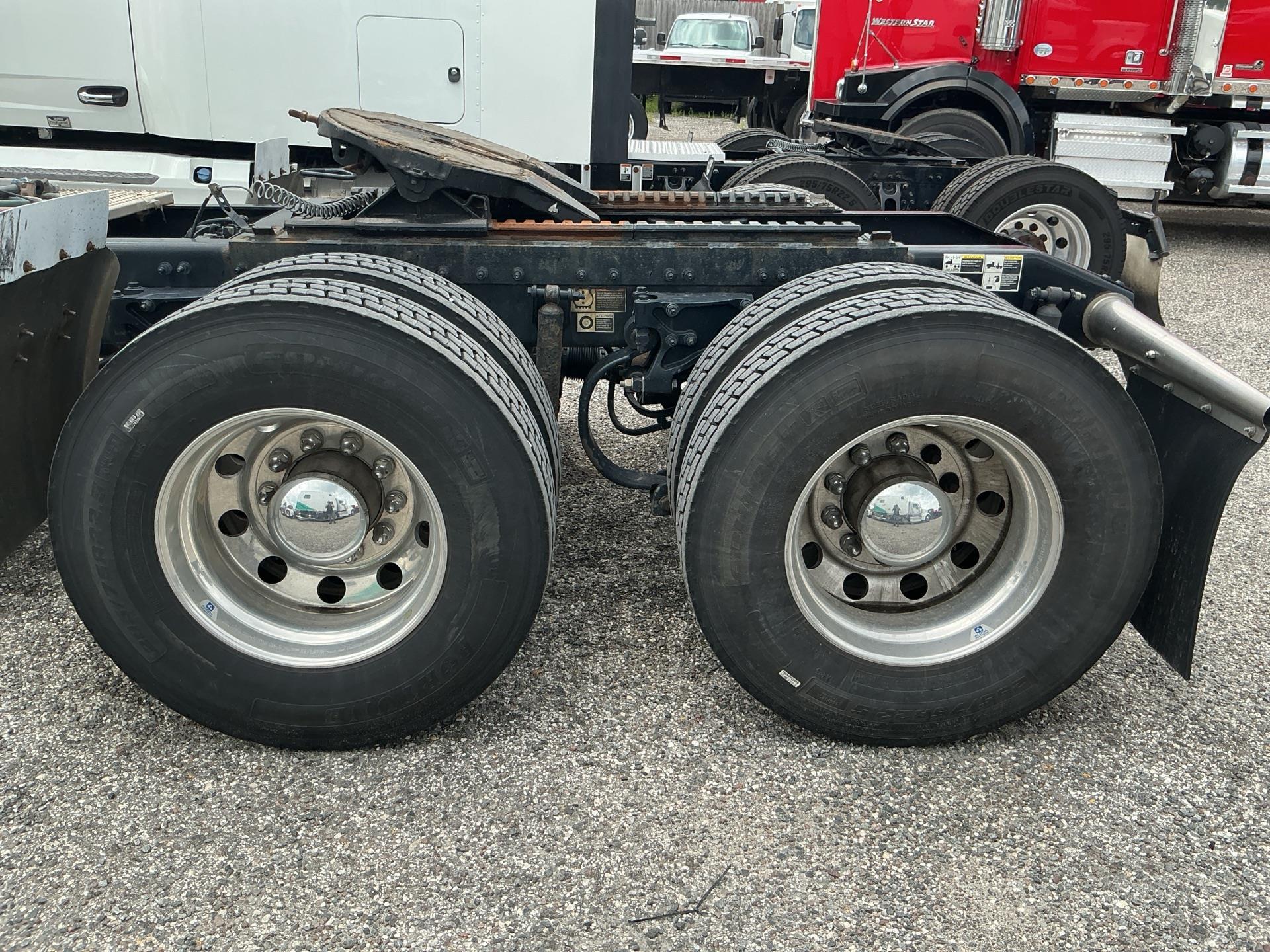 2020 Peterbilt 389