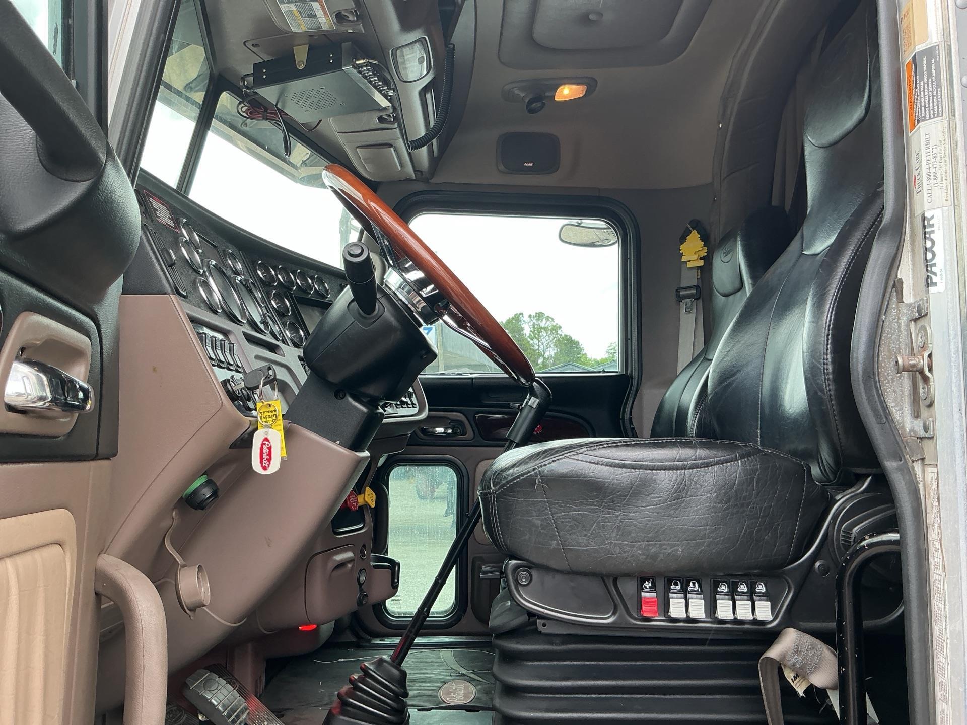 2020 Peterbilt 389