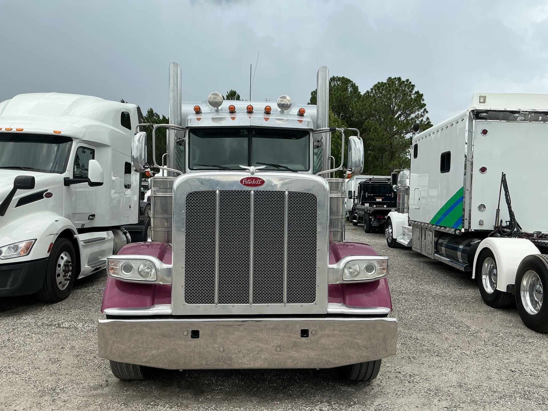 2020 Peterbilt 389