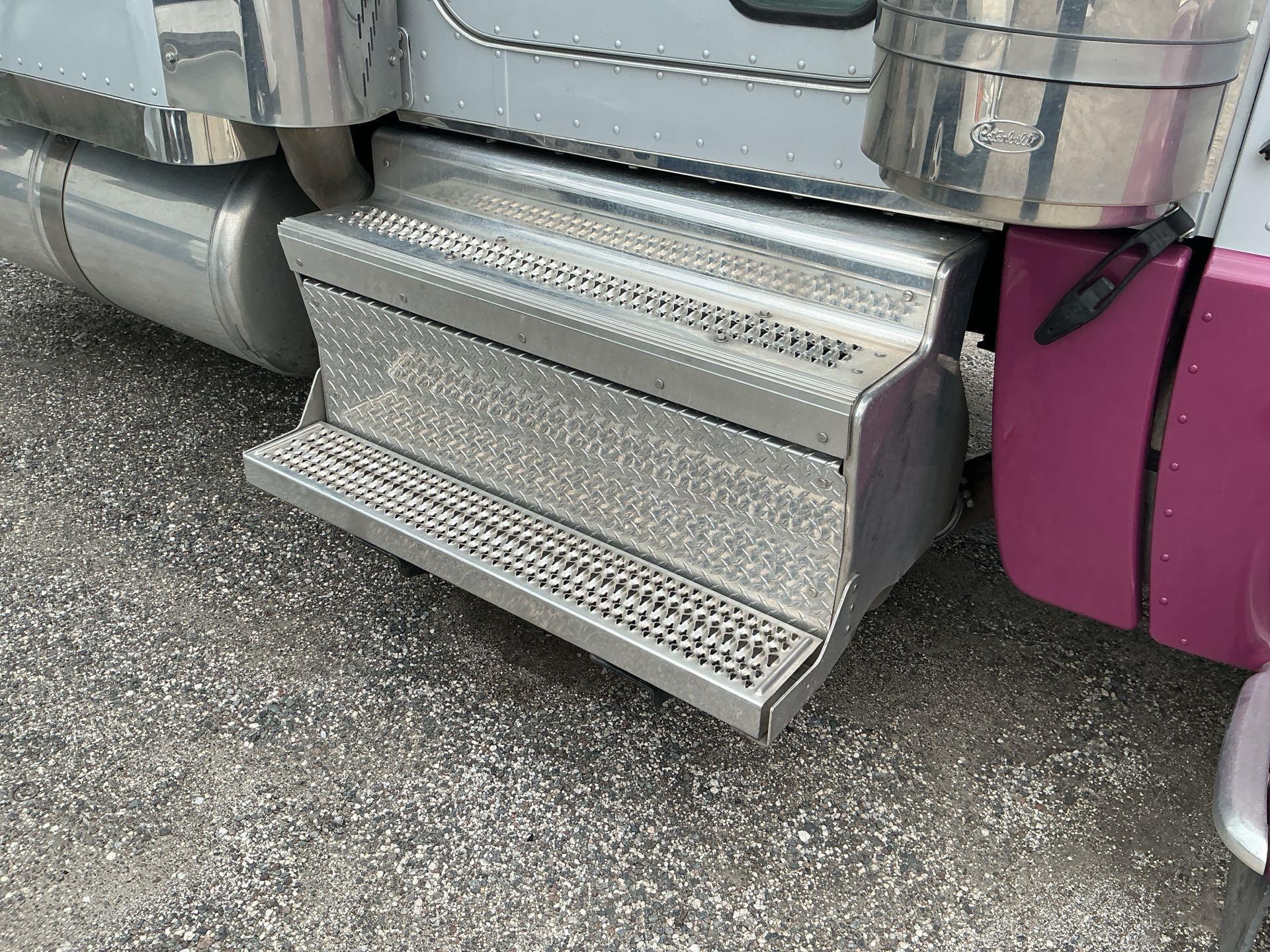2020 Peterbilt 389