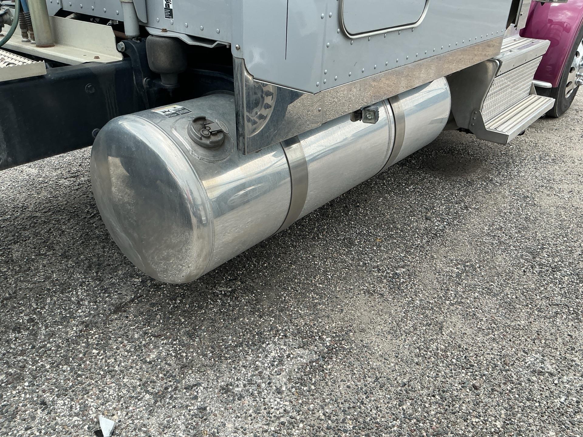 2020 Peterbilt 389