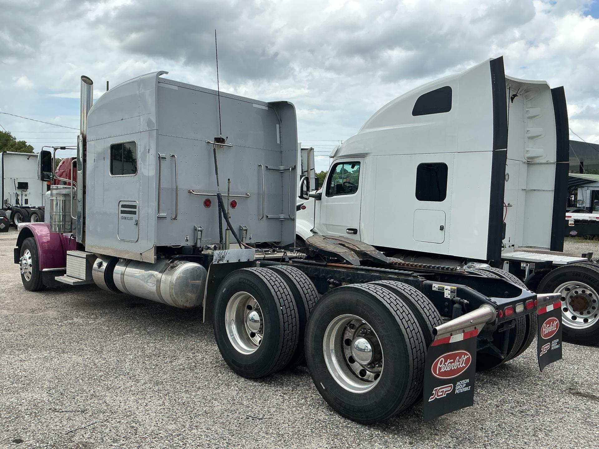 2020 Peterbilt 389
