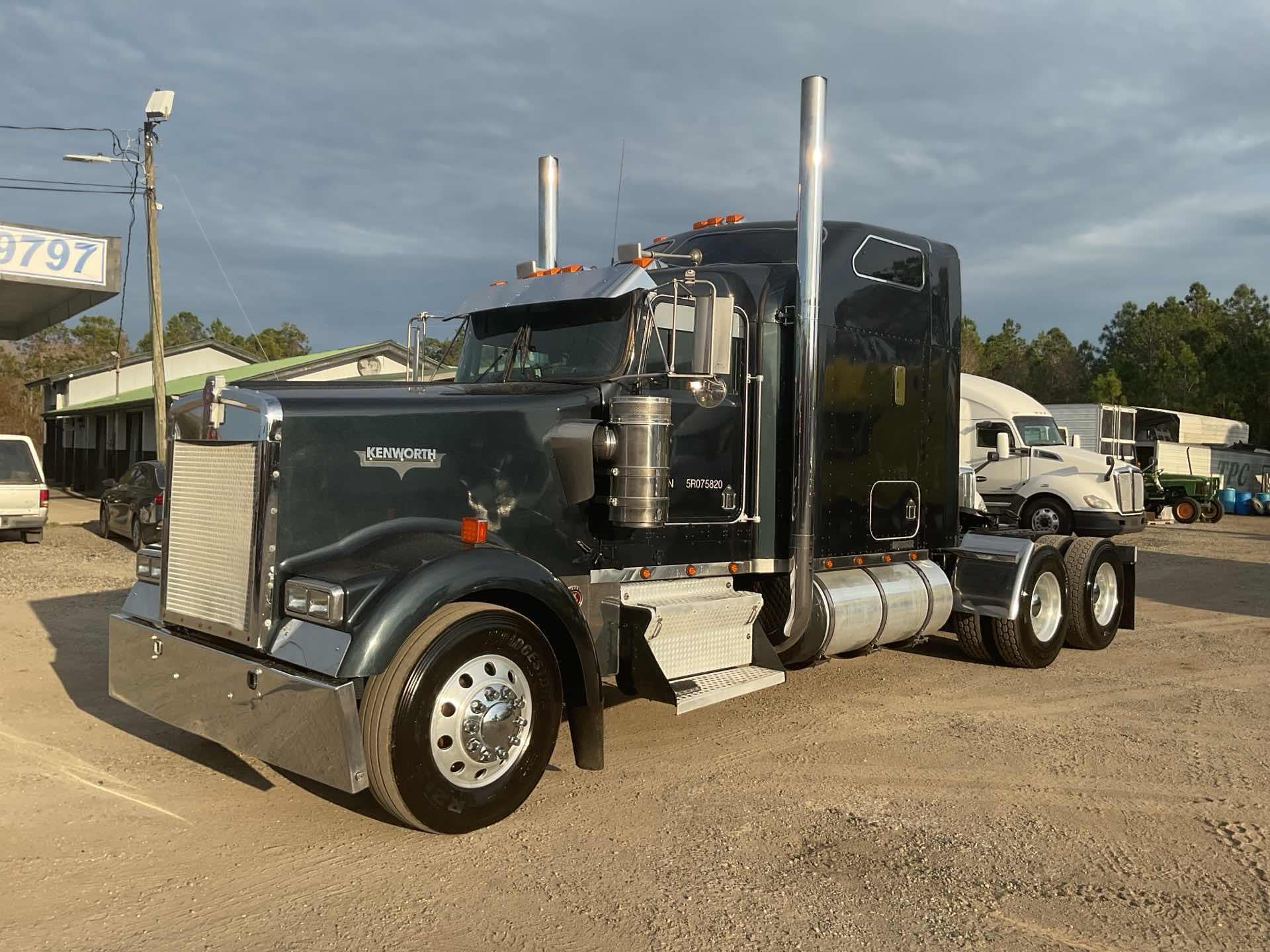 2005 Kenworth W900B