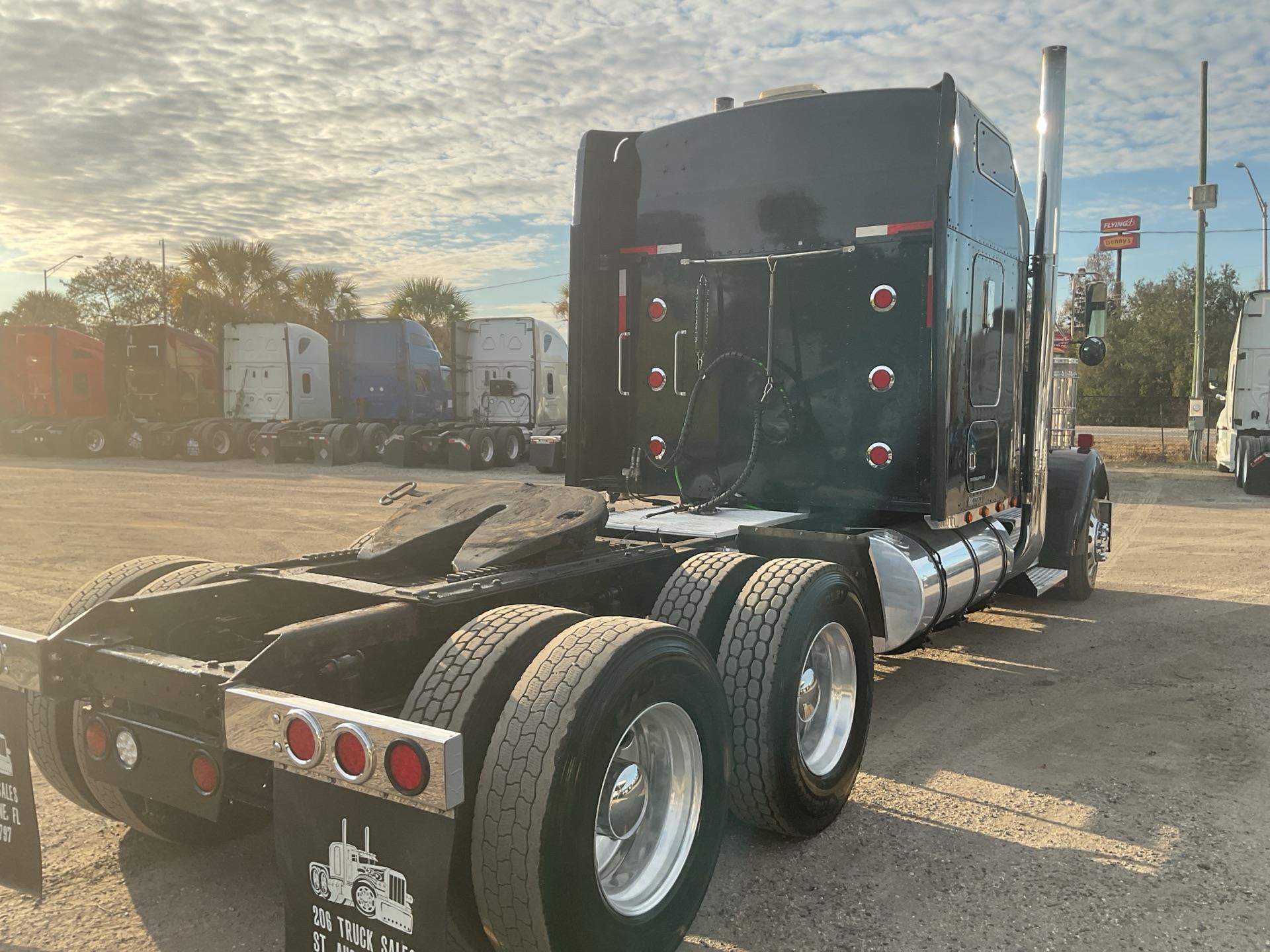 2005 Kenworth W900B