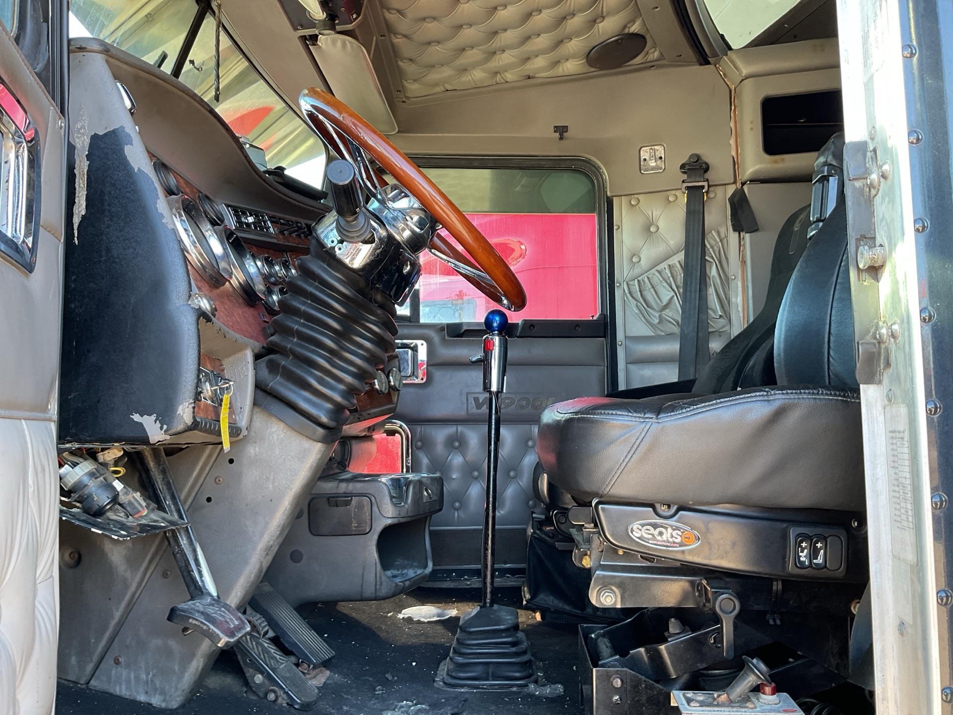 2005 Kenworth W900B
