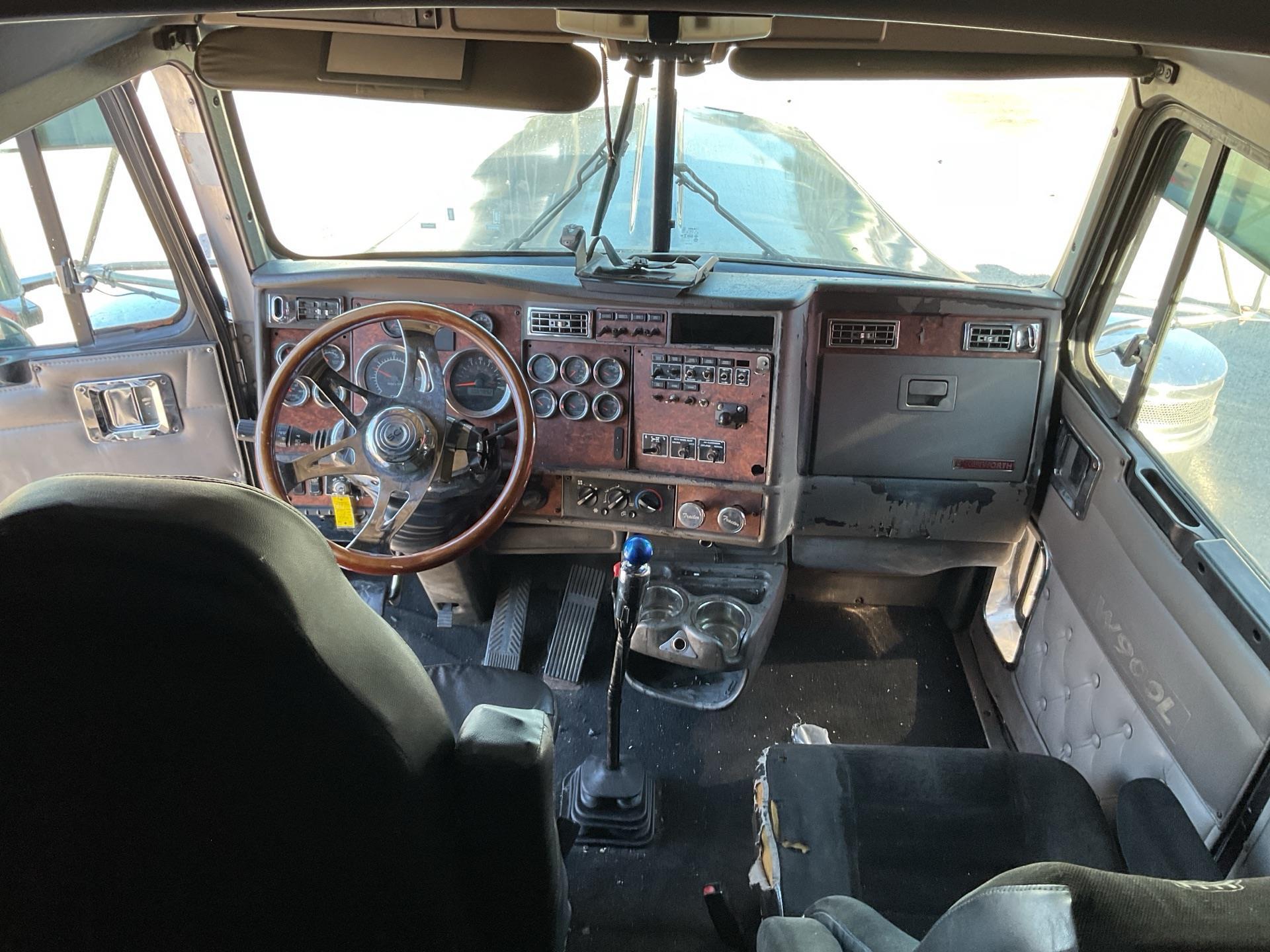 2005 Kenworth W900B