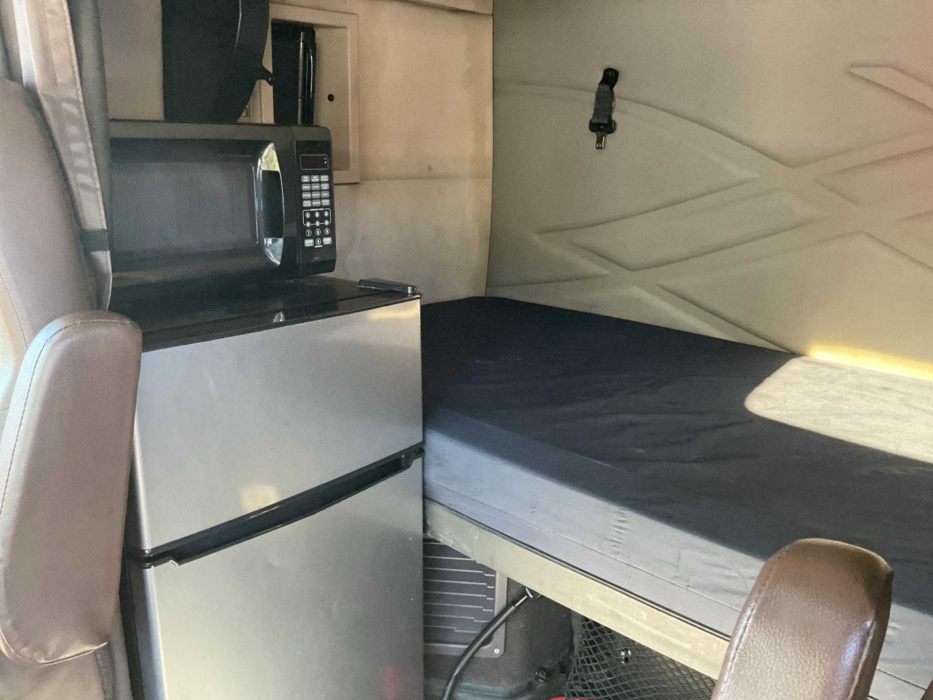 2015 Volvo VNL670