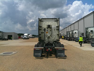 2022 Freightliner Cascadia 126