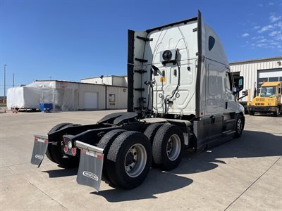 2022 Freightliner CASCADIA 126