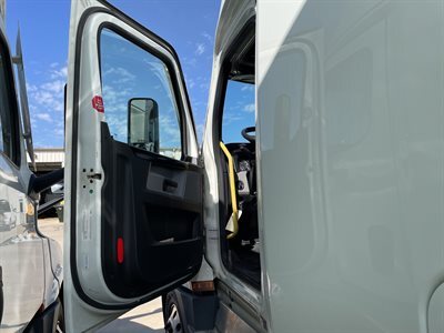 2022 Freightliner CASCADIA 126