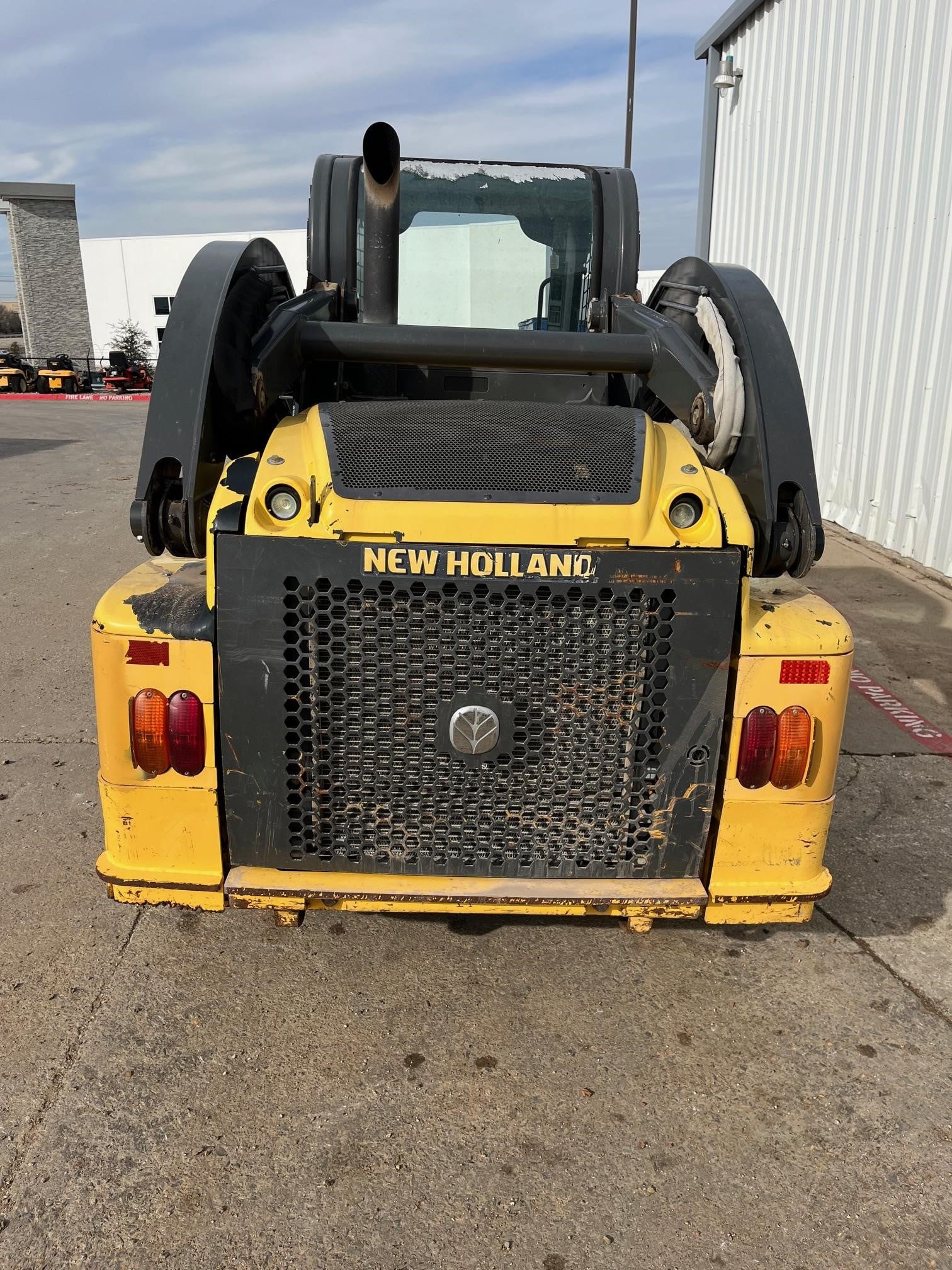 2013 New Holland L223