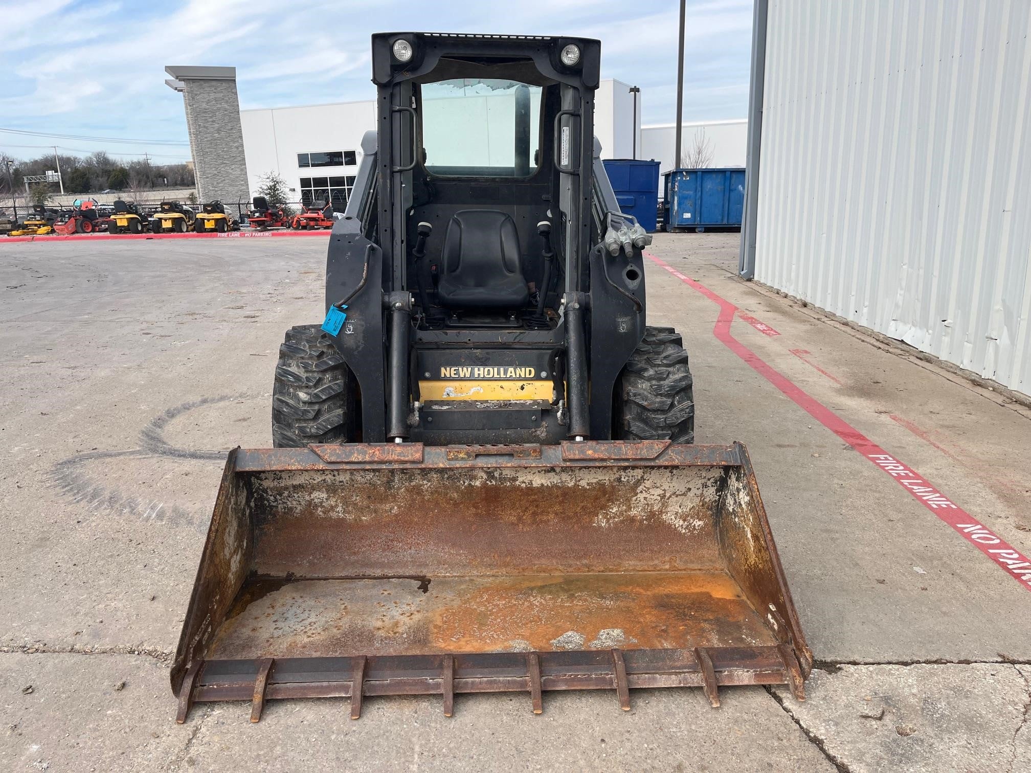 2013 New Holland L223