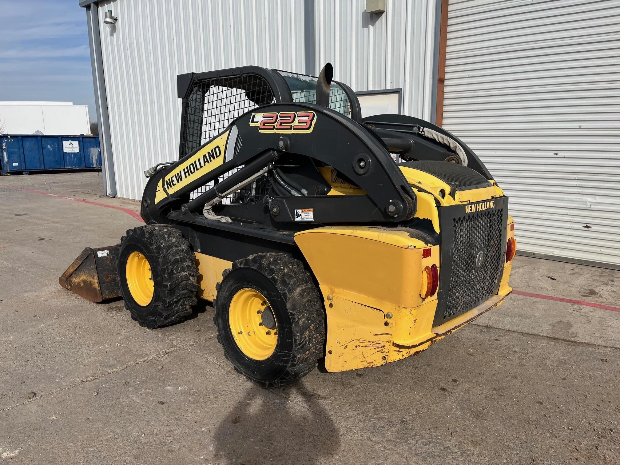 2013 New Holland L223