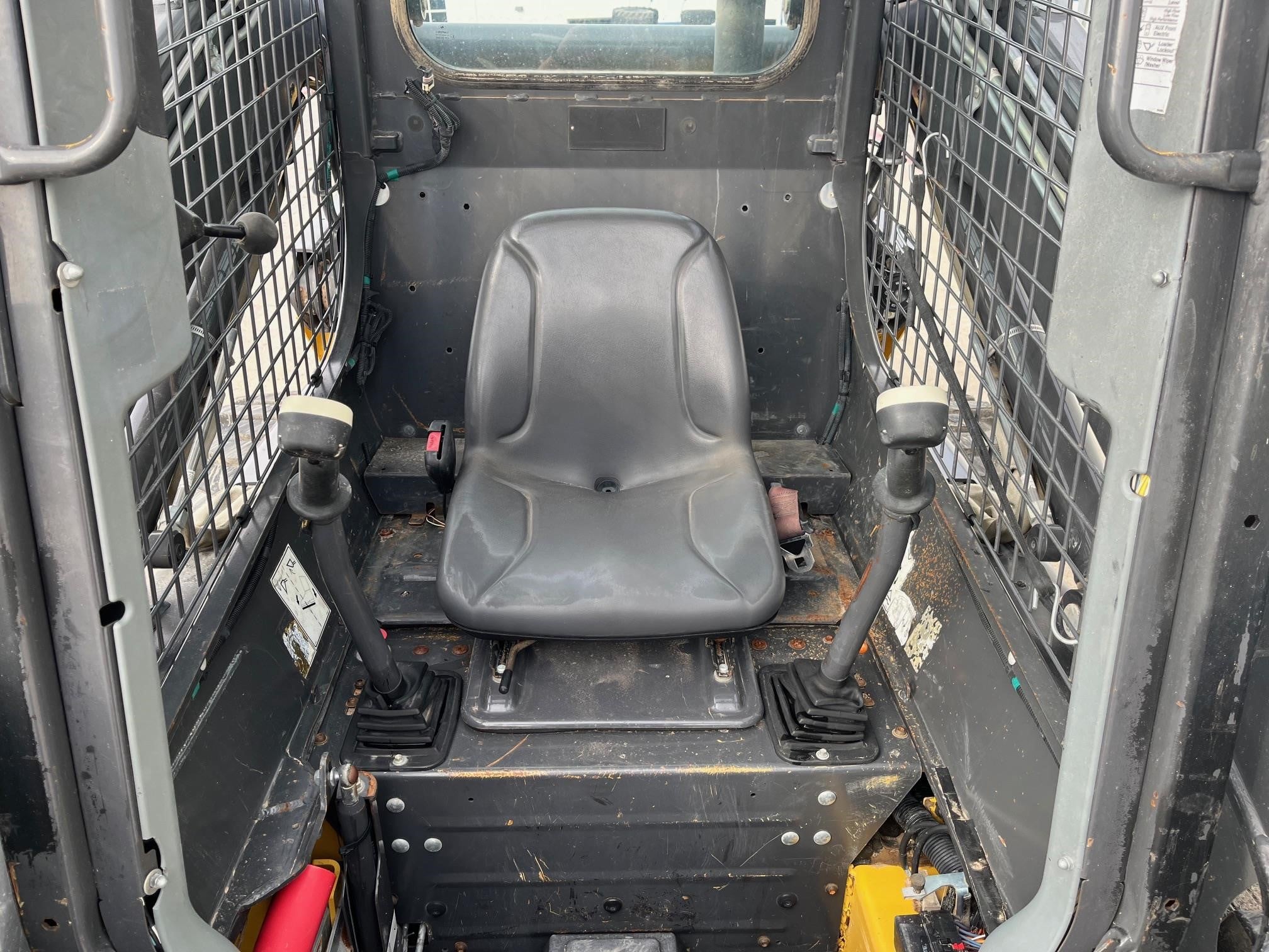 2013 New Holland L223
