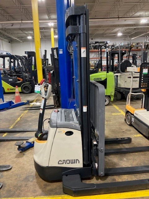 Photo of 2016 Crown SX3000-40