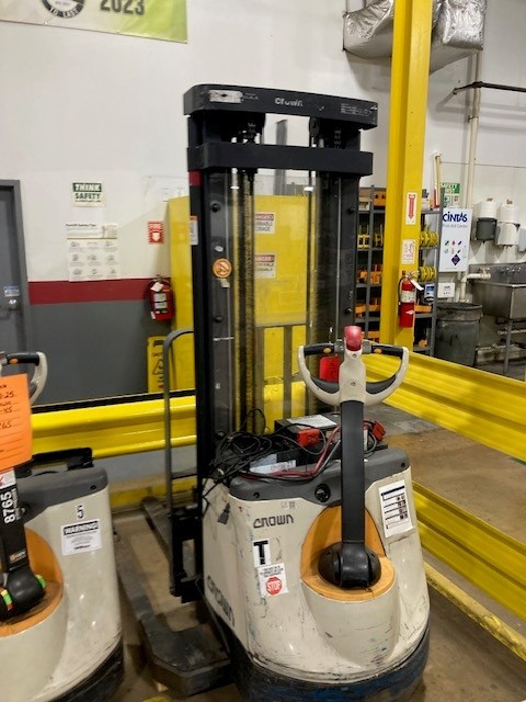 Photo of a 2016 Crown SX3000-40