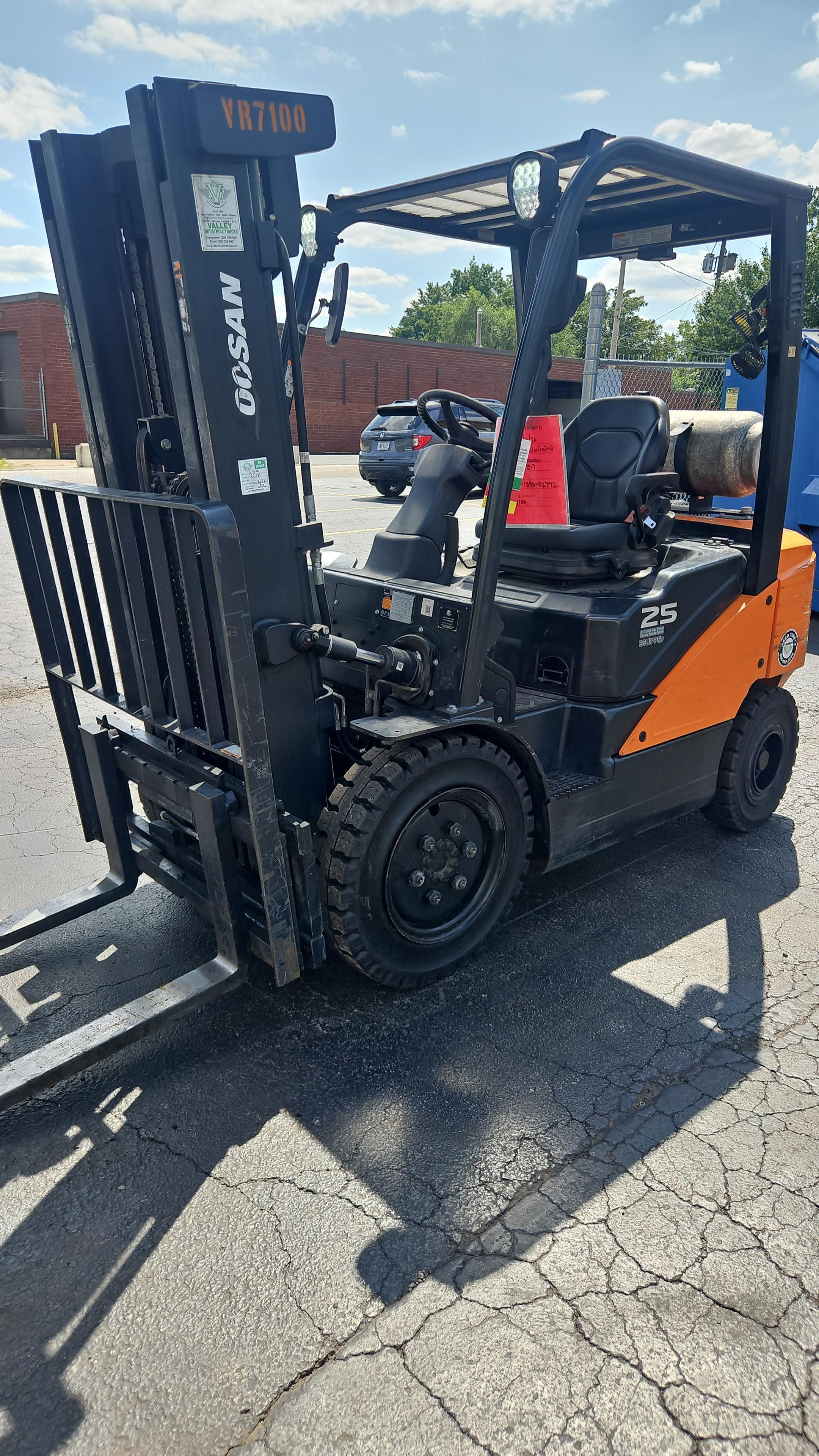 2022 Doosan G25E-7