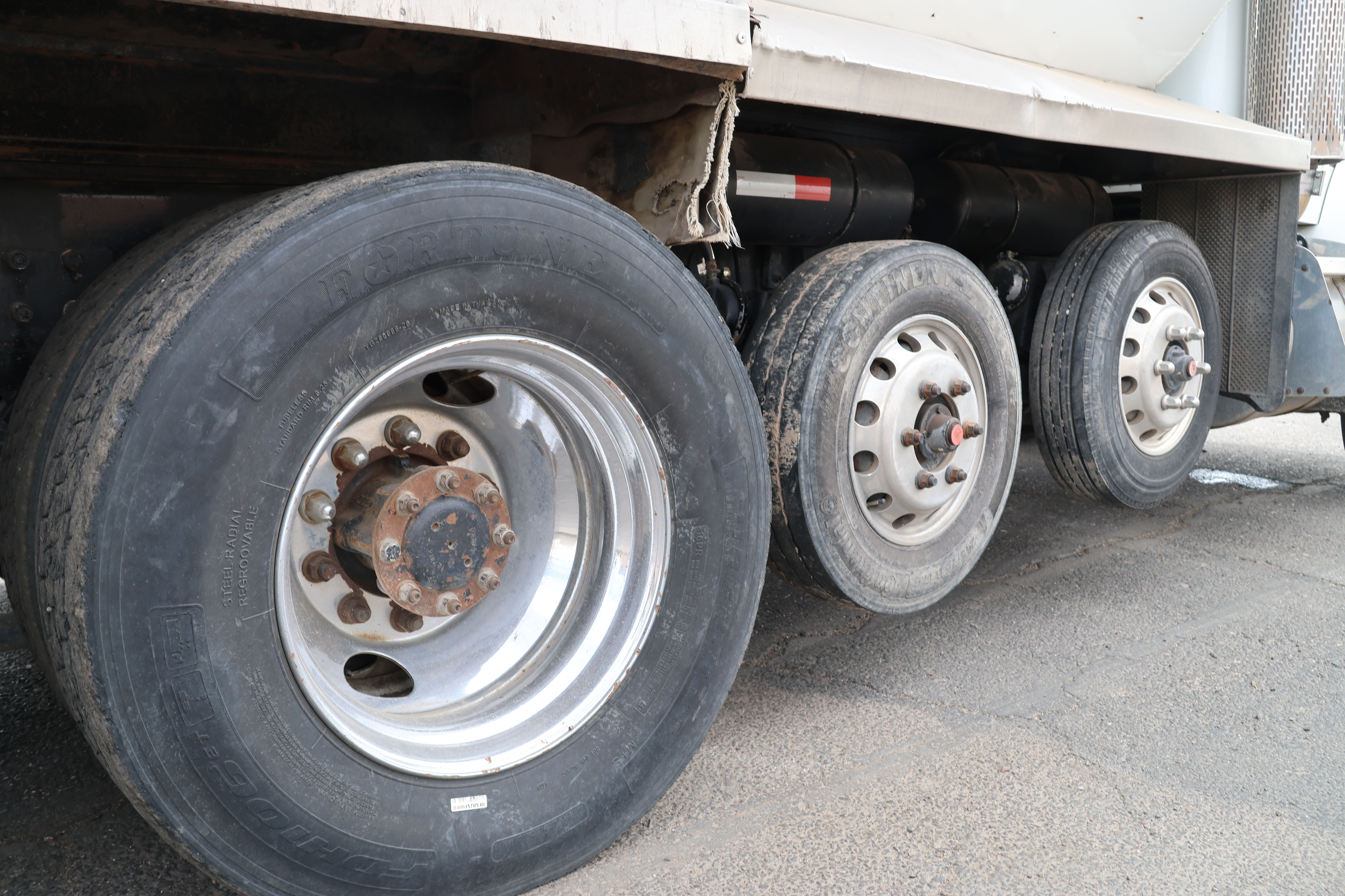 1998 Peterbilt 330