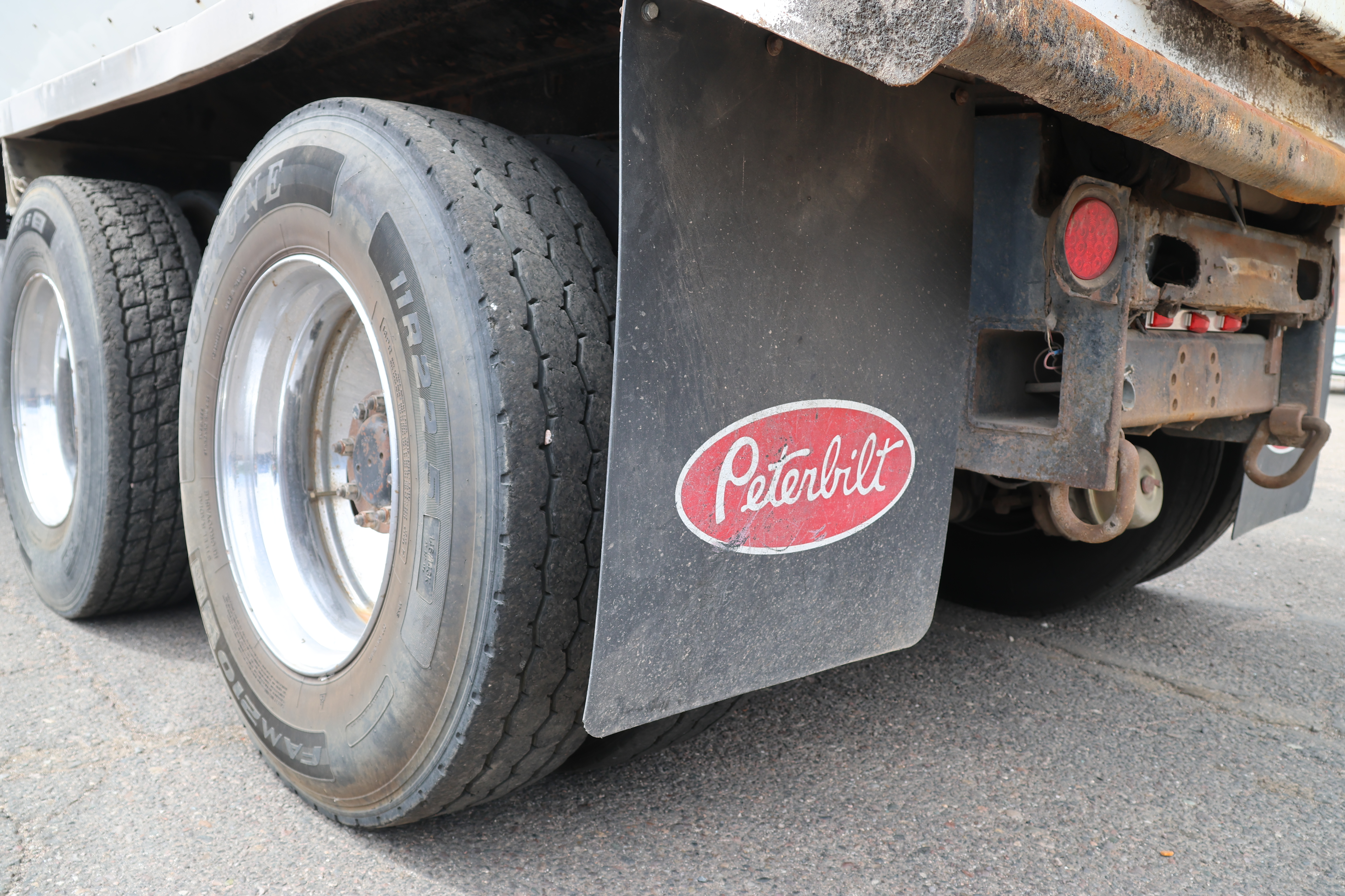 1998 Peterbilt 330