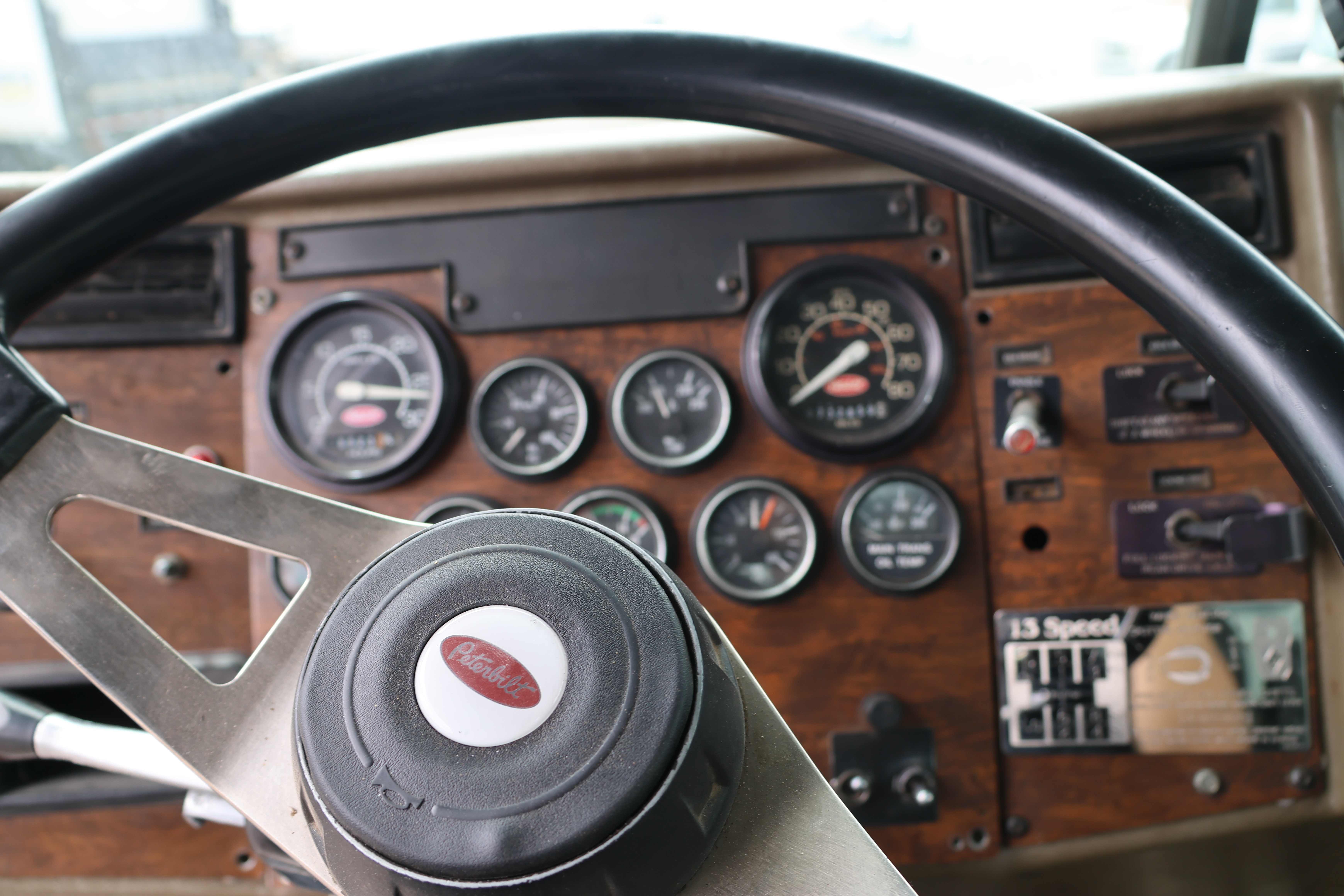 1998 Peterbilt 330