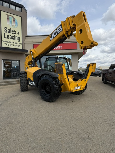 Photo of a 2023 JCB 510-56
