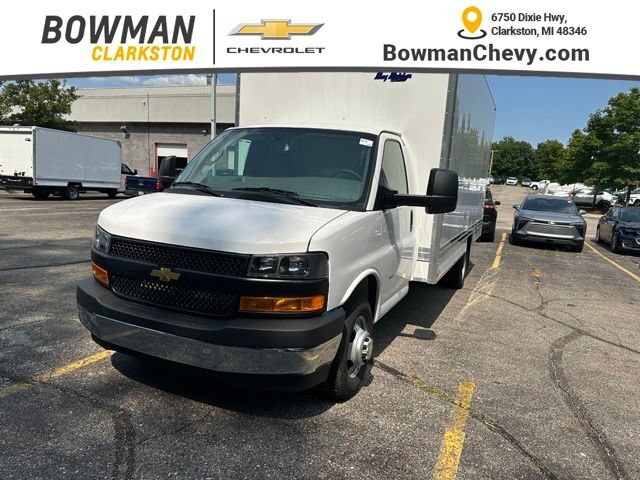 Photo of a 2026 Chevrolet Express 3500