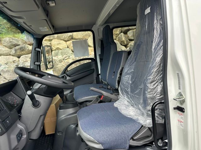 2025 Isuzu NPR XD