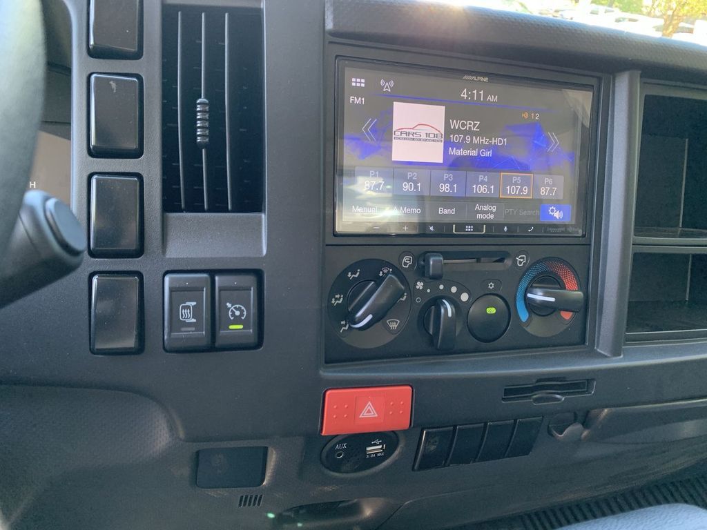 2024 Isuzu NPR HD