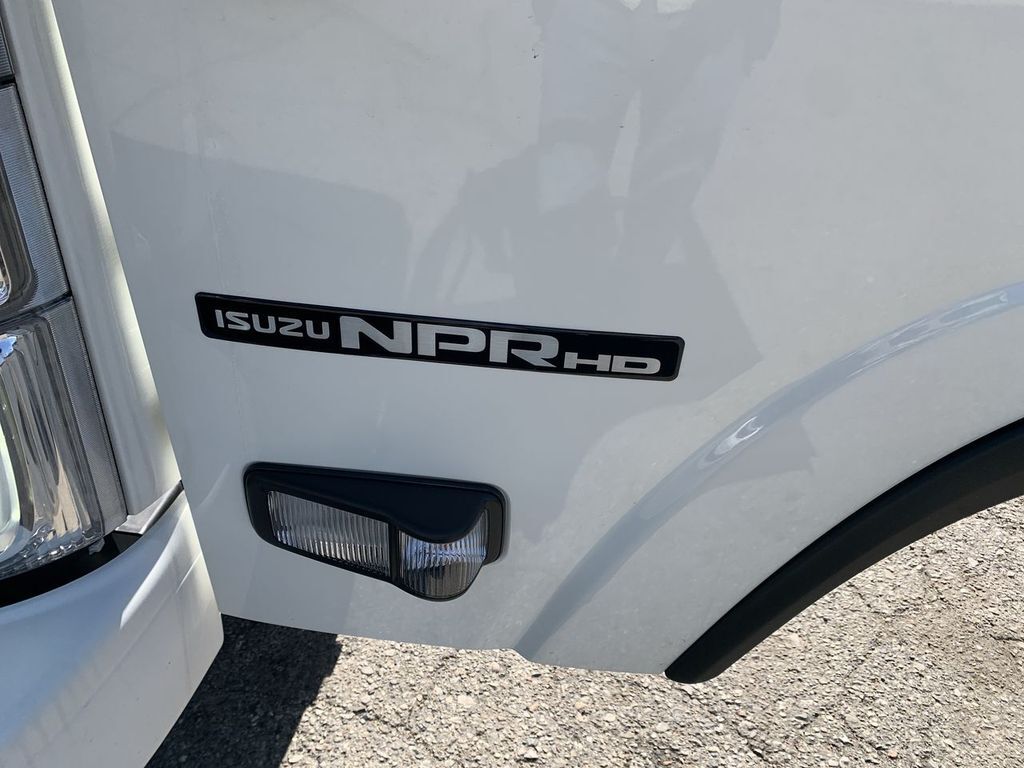2024 Isuzu NPR HD