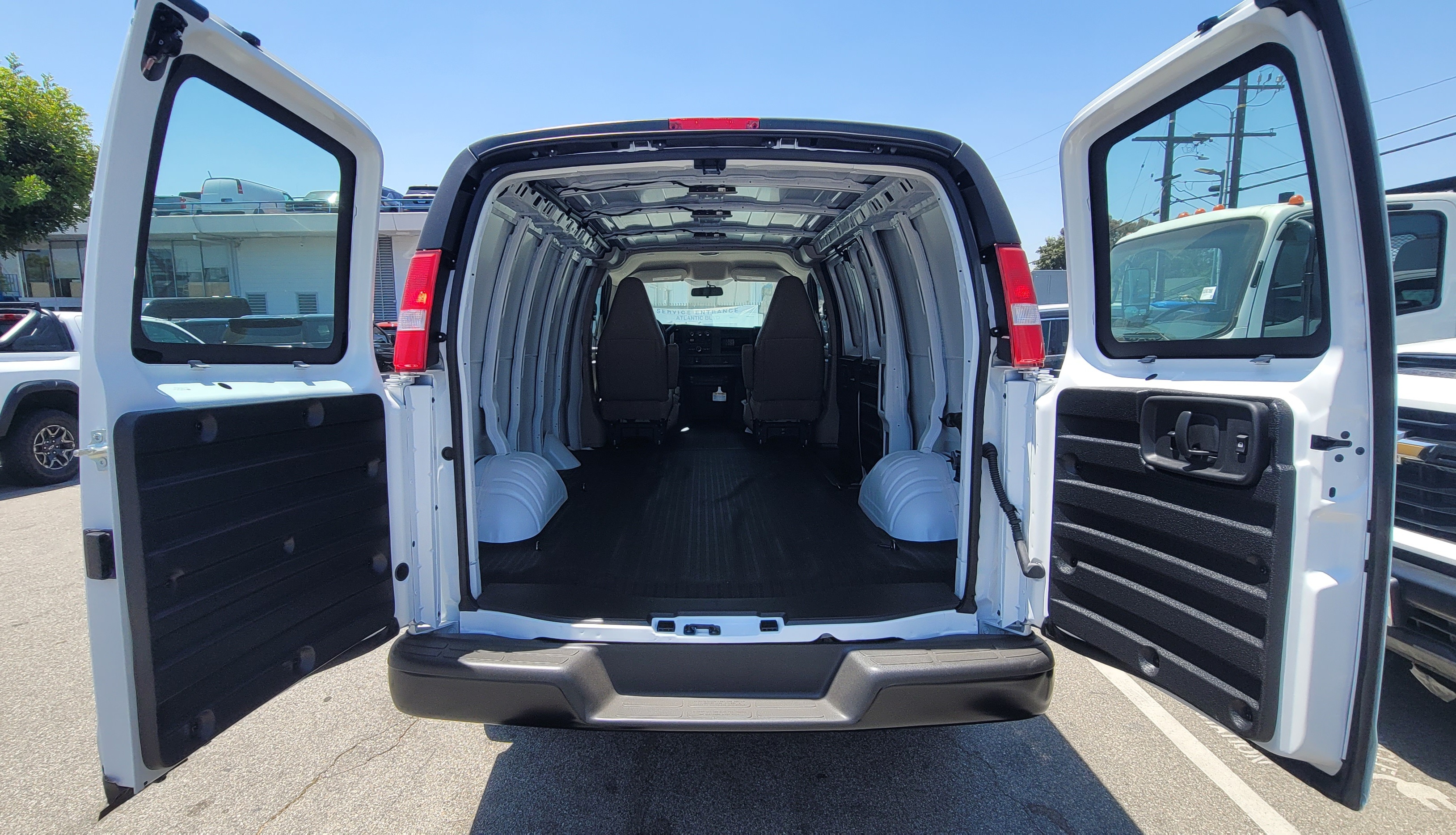 2026 Chevrolet Express G2500