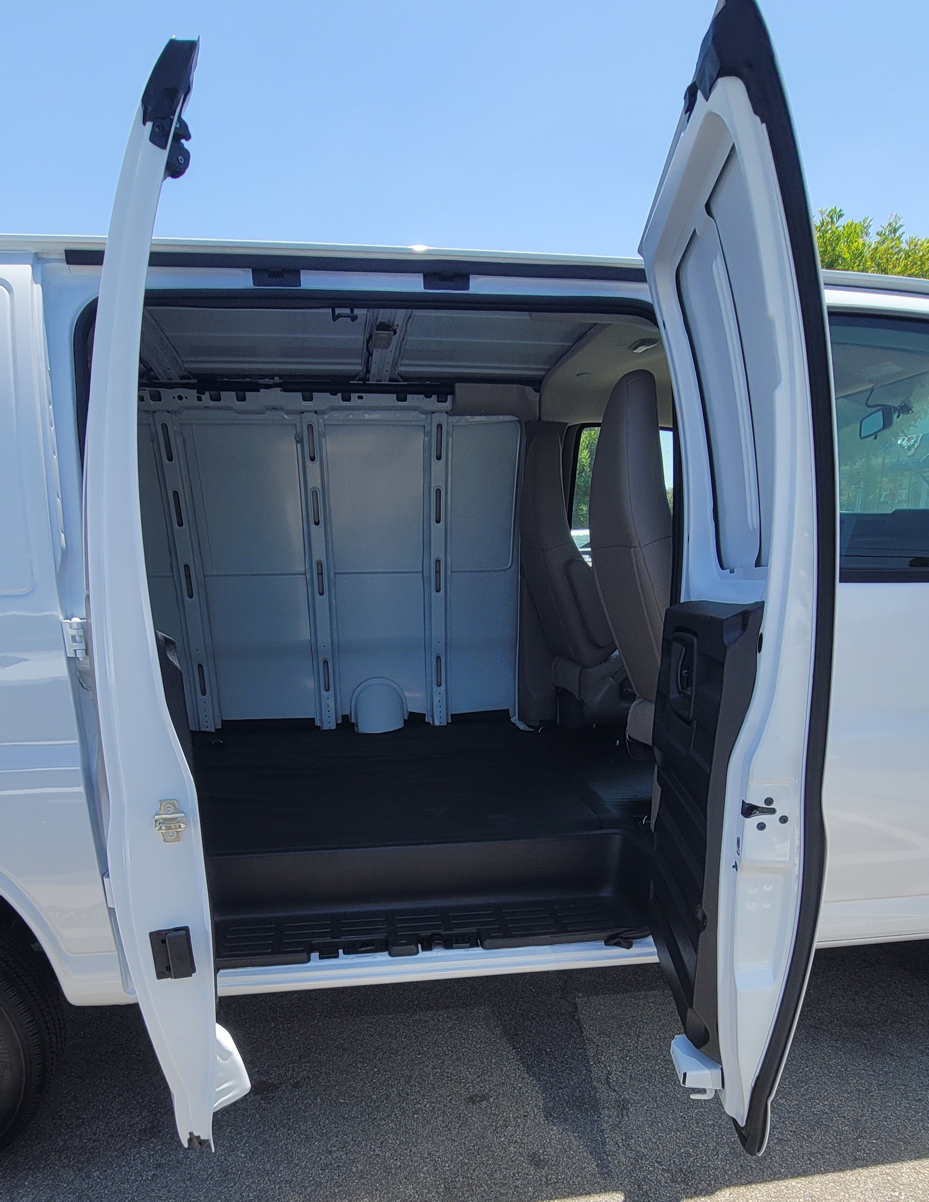2026 Chevrolet Express G2500