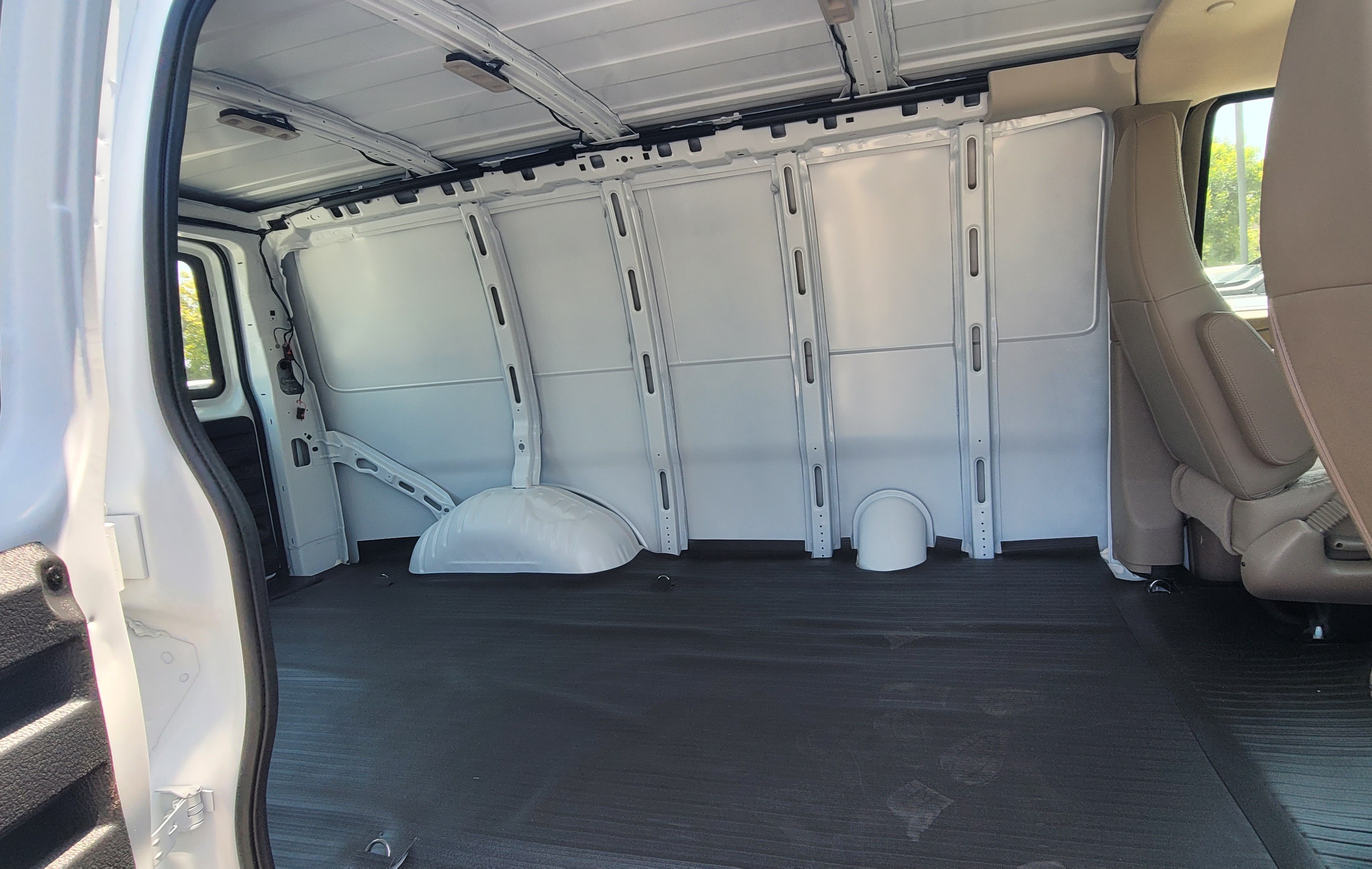 2026 Chevrolet Express G2500