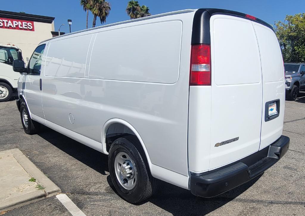 2025 Chevrolet Express G2500